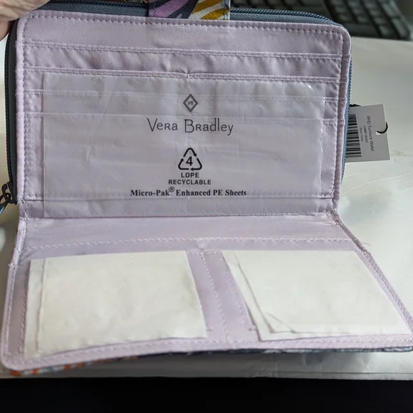 NWT VERA BRADLEY Turnlock RFID Wallet Palm Floral - Picture 3 of 6